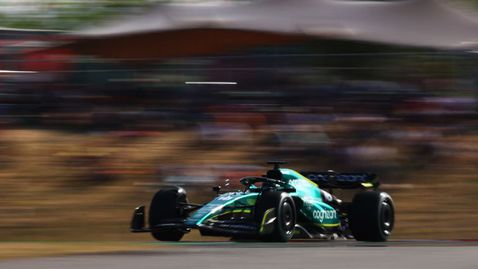 От Астън Мартин отбиха атаката на Ред Бул