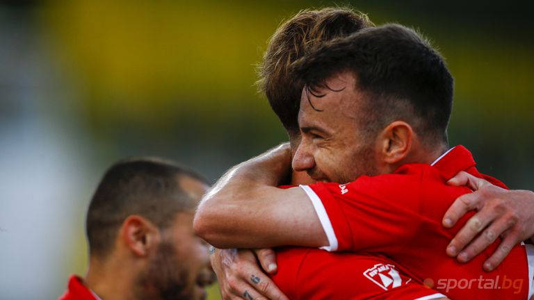  Ботев (Враца) скъса мрежата на Пирин и прескочи трапа, задава се 