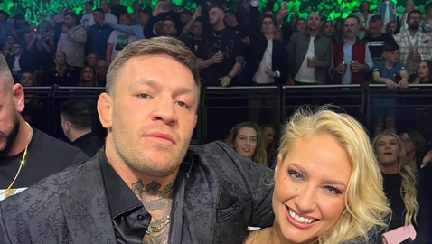  Конър Макгрегър и Ебани Бриджис се снимаха на галавечер в Дъблин 