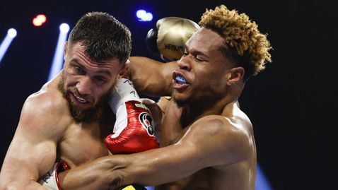  Спорно съдийско решение помрачи борбата Хейни - Ломаченко 