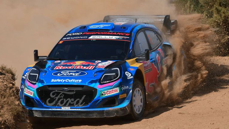 Световният рали шампион за 2019 година Ойт Танак заема второто