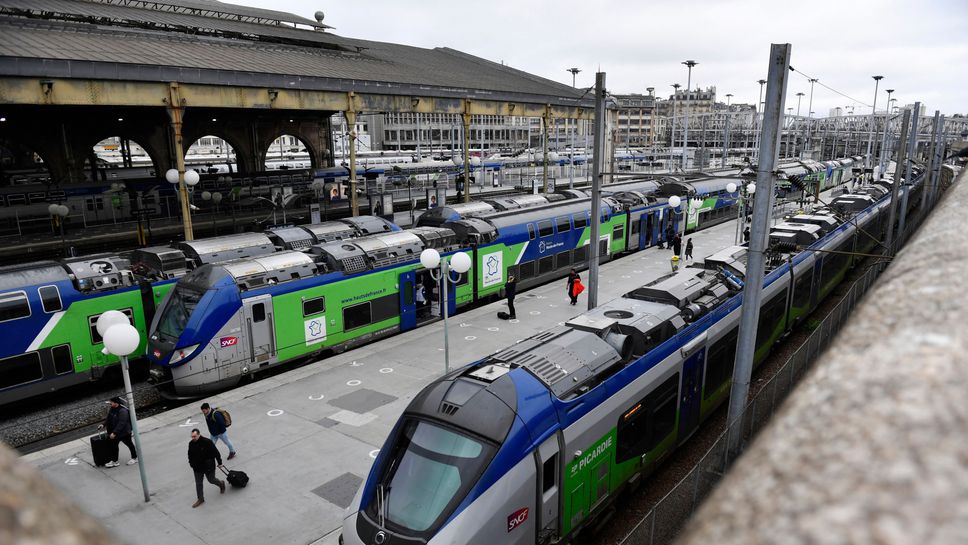 Стачка на железопътните работници блокира Париж