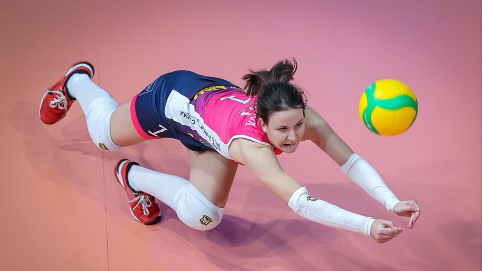 Най-успешната волейболистка на Марица Жана Тодорова остава при шампионките и за новия сезон