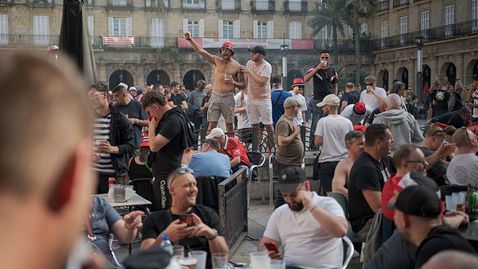  Сериозни конфликти сред почитатели преди финала на Манчестър Юнайтед и Тотнъм довечера 