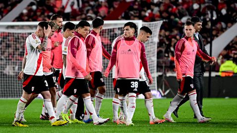 17-годишен взриви “Монументал” с късен гол, но Ривър се провали при дузпите и отпадна