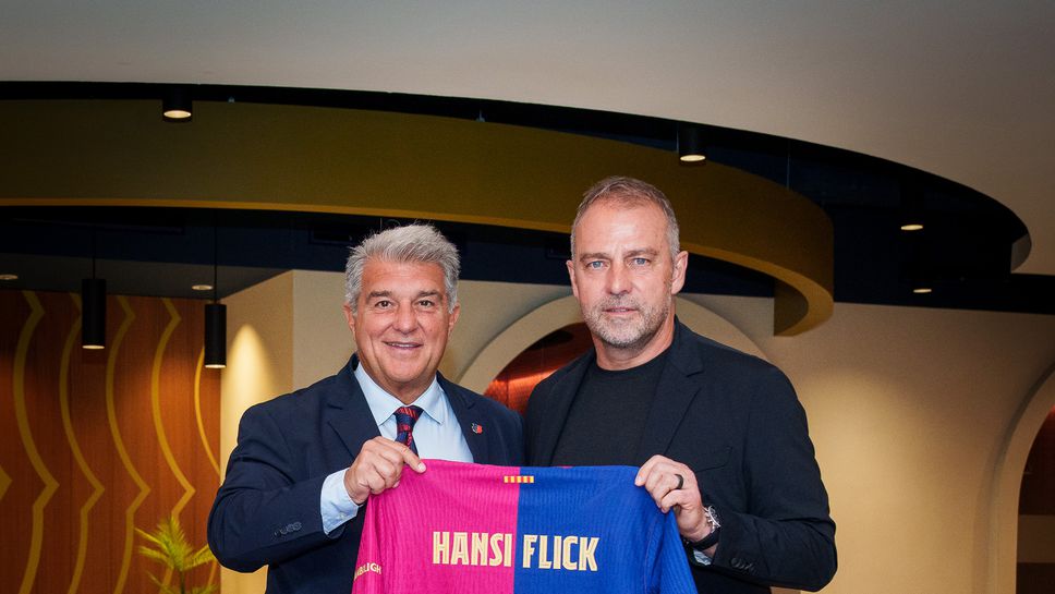 Треньорът на Барселона Ханзи Флик  официално парафира новия си договор