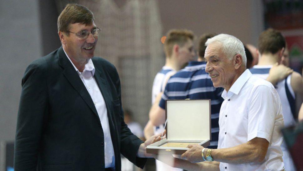 Георги Глушков откри новата спортната зала в Перущица