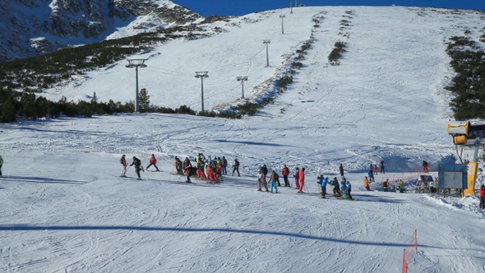 90 алпийци ще стартират в слаломите за купа „Юлен”