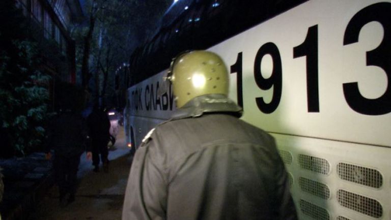 Масиран полицейски кордон изпрати автобуса на Славия от "Армията"