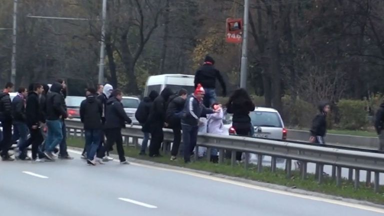 Ексклузивно: Сектор "Г" финтира полицията и спря движението на "Цариградско шосе"