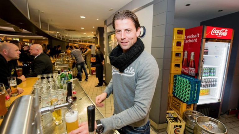 Играчите на Дортмунд наливаха бира на феновете (галерия)