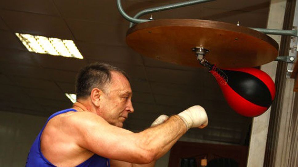 Руски журналист предизвика Мики Рурк на боксов мач