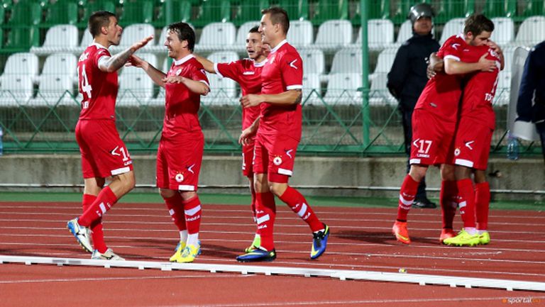 Валентин Илиев и Тончи Кукоч са в групата на ЦСКА за мача с Локо (Пд)