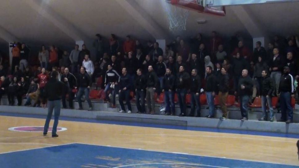 Сектор "Г" и баскетболният ЦСКА подкрепиха привърженик с благотворителен мач