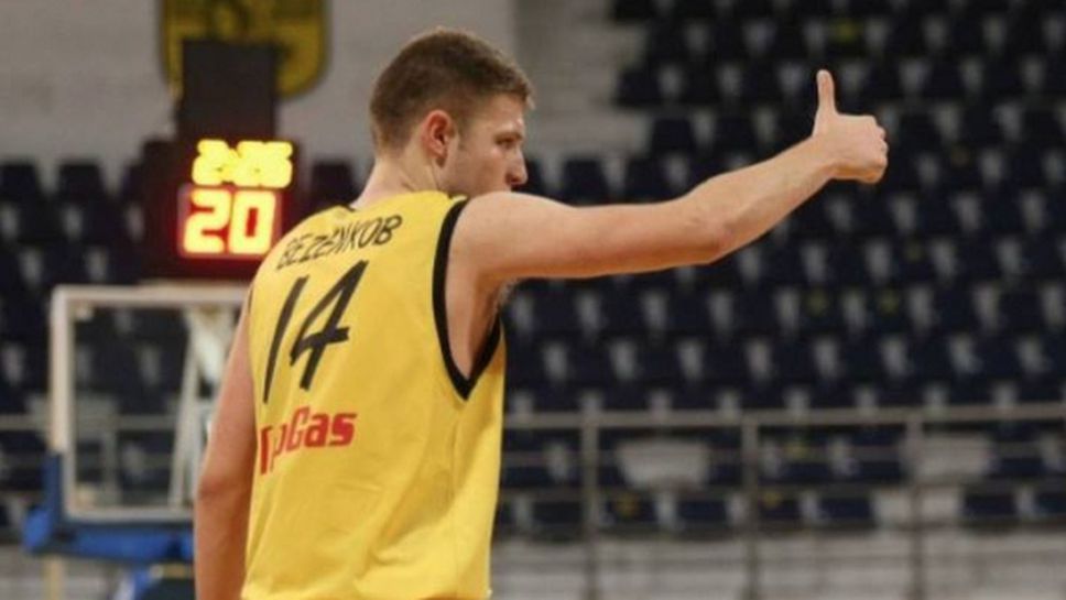 Везенков с пореден добър мач за Арис