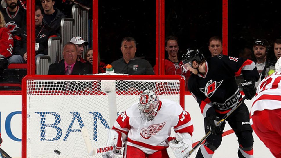 Детройт записа трета поредна победа като гост в НХЛ, Едмънтън прекъсна черната серия