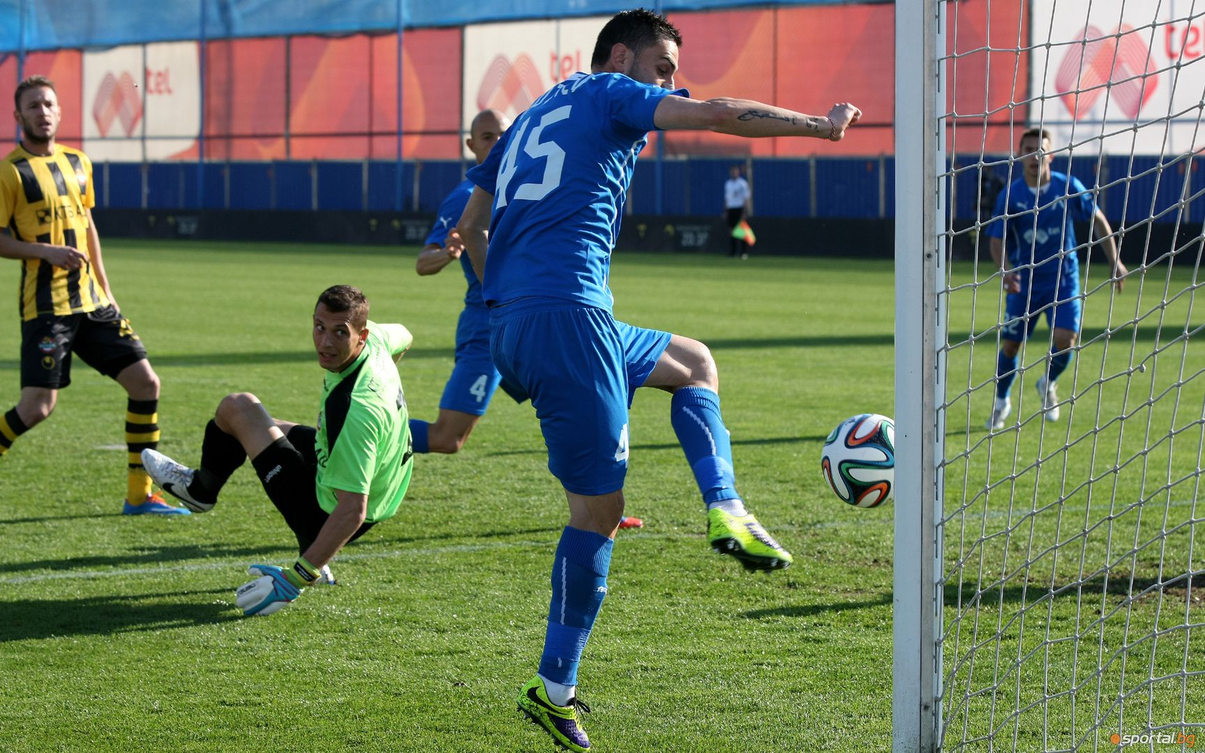 Топчо хвърли юношите и Левски си върна на Ботев (Пд)