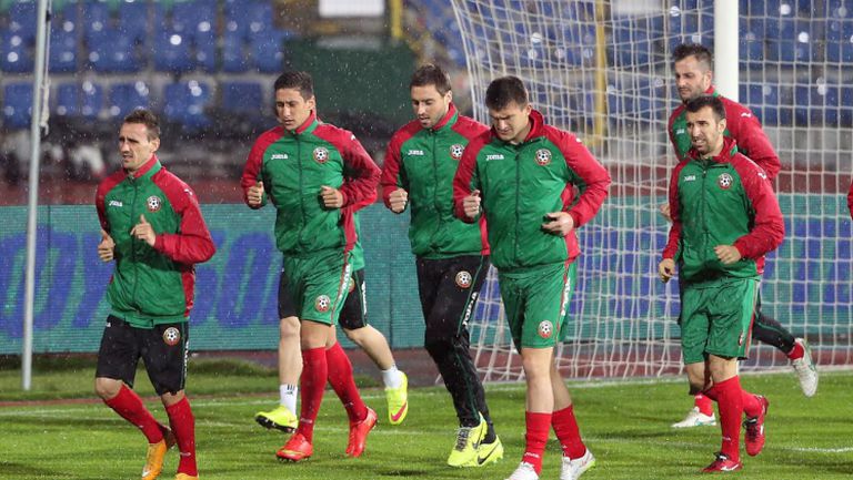 Трикольорите тренират преди мача с Италия