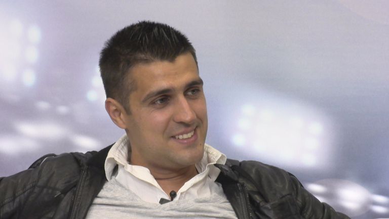 Това е Петьо Петров - треньор в школата на Реал Мадрид в Кувейт