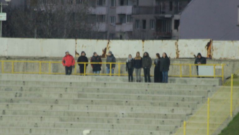 Аплодисменти от малобройната публика на Черно море след гола на Златинов