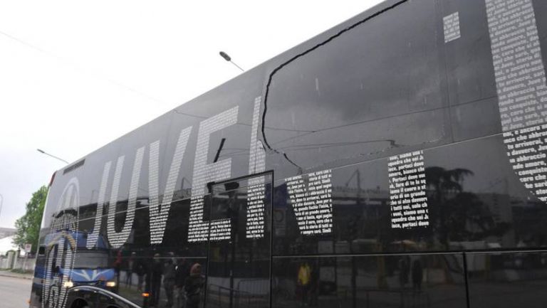Феновете на Торино строшиха автобуса на Ювентус