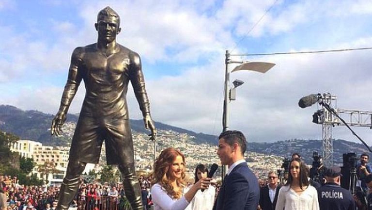 Бронзова статуя на Кристиано вече се издига на остров Мадейра (видео+галерия)