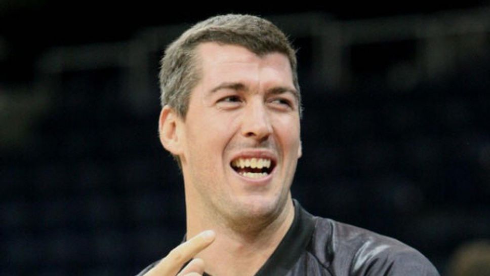 Застреляха бивш американски баскетболист пред дома му