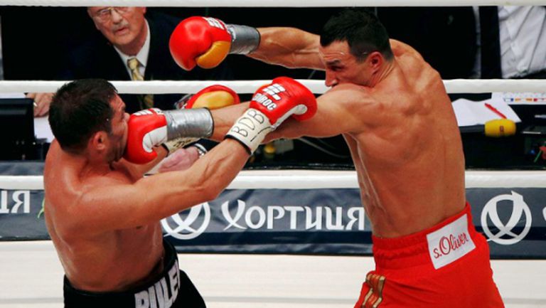 Нокаутът на Кличко срещу Кобрата е едва №6 според Fightnews.com (ВИДЕО)