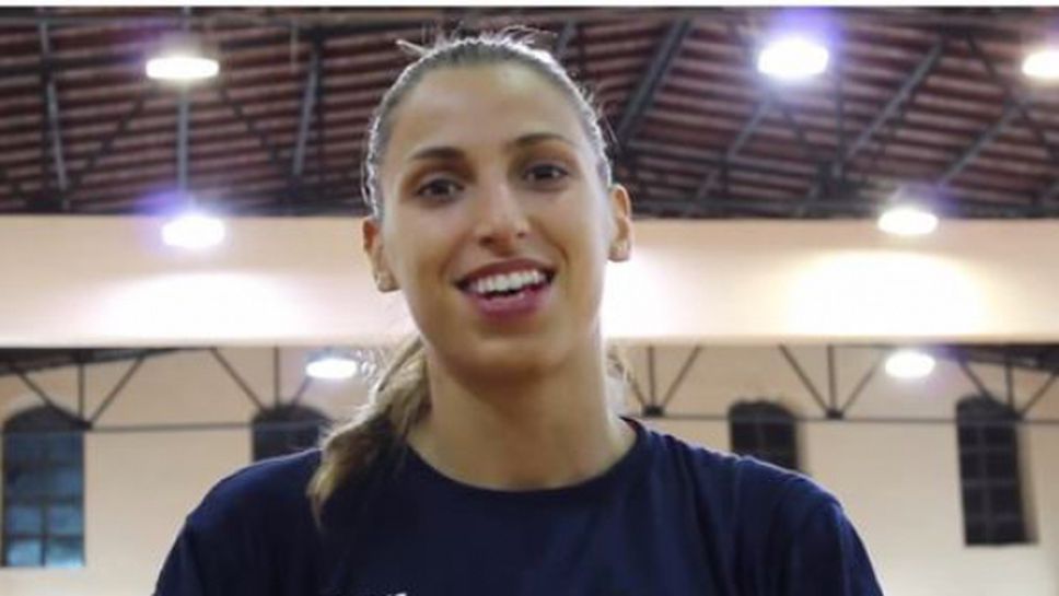 Ели Василева и волейболистките на Вакъфбанк поздравиха феновете (видео)