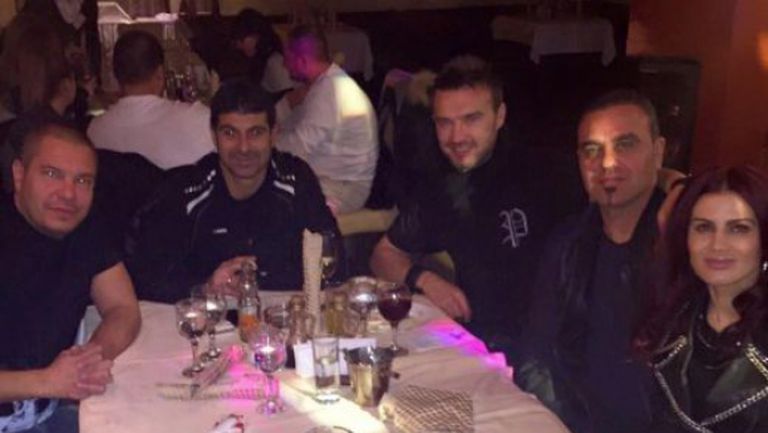Георги Иванов празнува с известни бивши футболисти