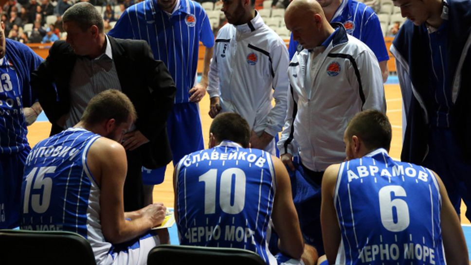 Черно море порт Варна с контрола срещу Икономическия университет в събота