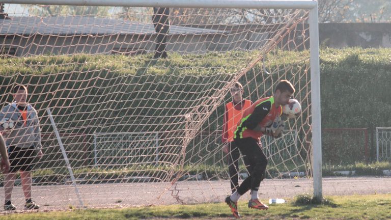  Локо (Мездра) притегли млад вратар 