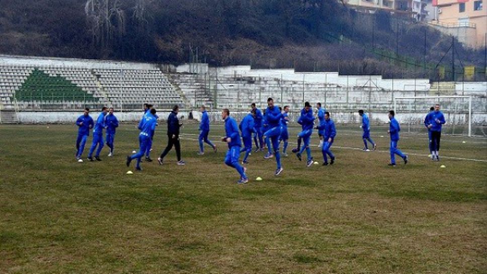 Левски с първа тренировка в Сандански