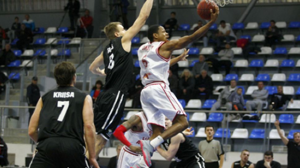 Лукойл мина през Спартак за 12 от 12