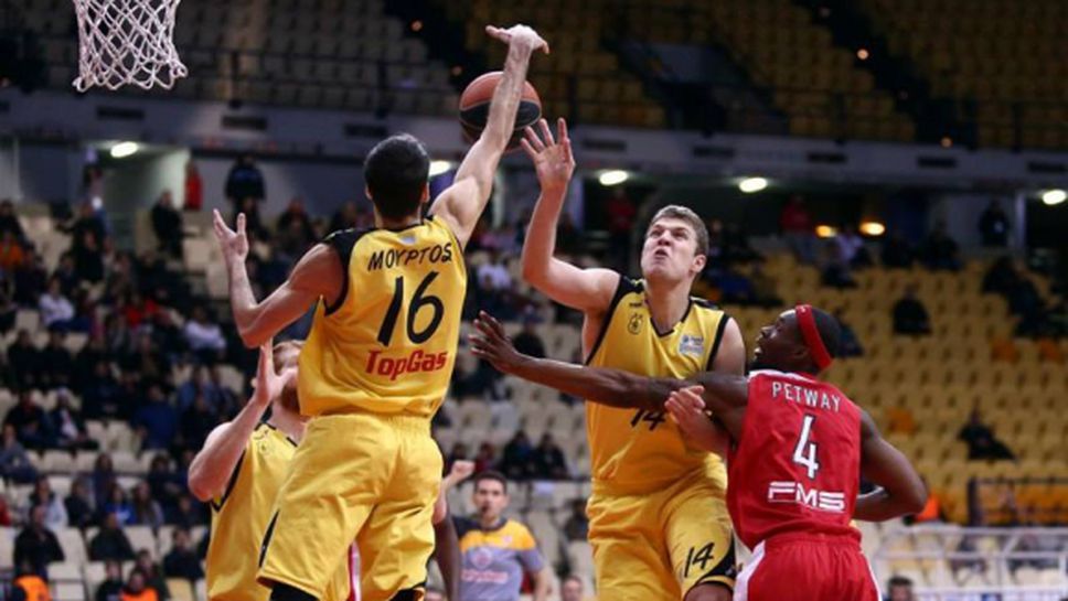 Везенков със силен мач при загуба на Арис от Олимпиакос