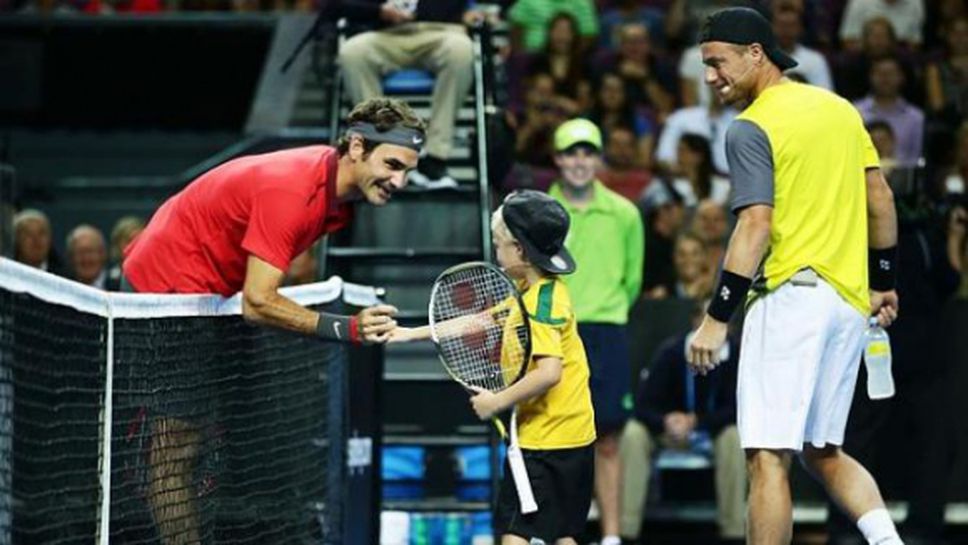Федерер поигра тенис с 6-годишния син на Хюит (видео)