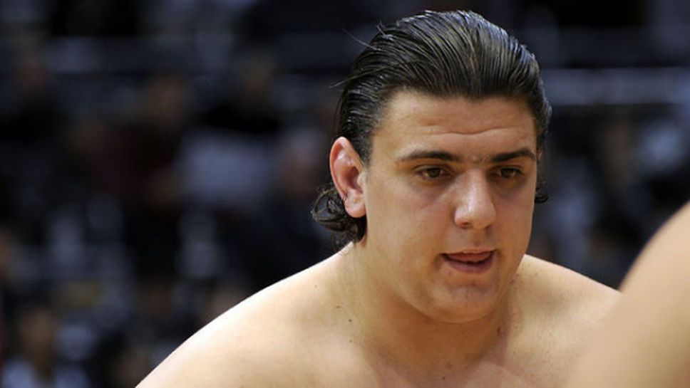 Даниел Иванов-Аоияма допусна трета поредна загуба на турнира по сумо в Токио