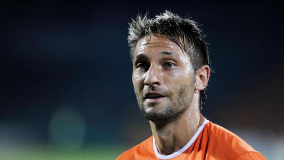 Костадин Башов продължава да води Еносис