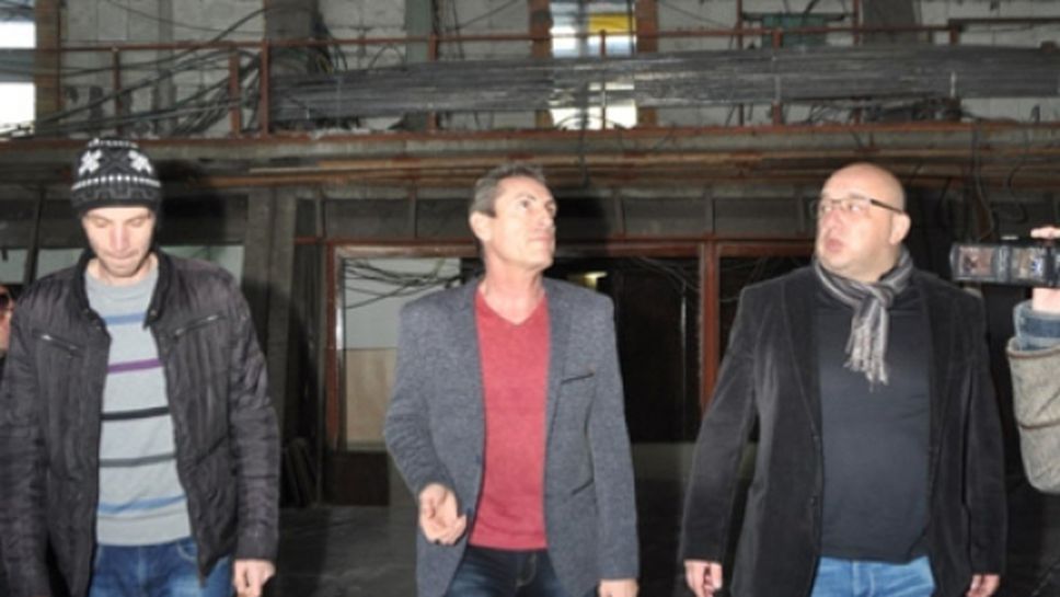 Министър Кралев поиска ежеседмична информация за ремонта на ДКС във Варна