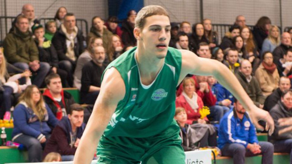 Български талант дебютира за Манчестър (видео)