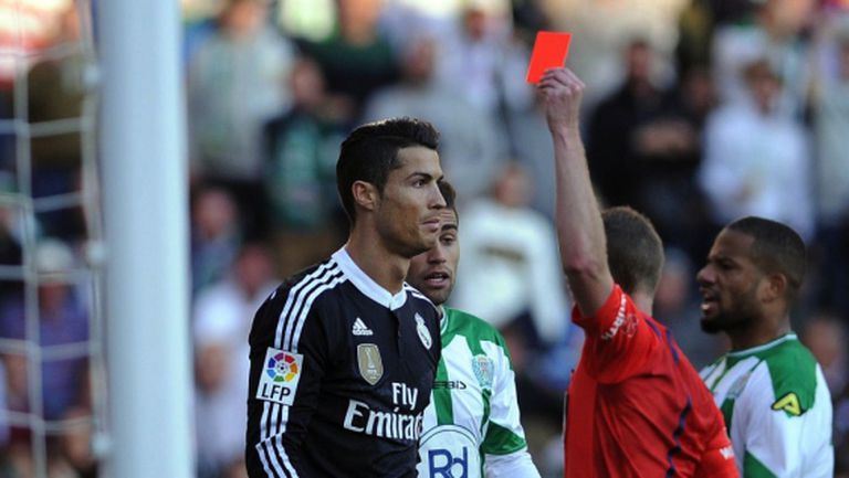 Слаб Реал Мадрид се измъкна с късна дузпа след червен картон на Кристиано (видео+галерия)