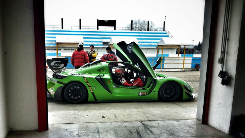 Българската суперкола SIN R1 започна търсенето на пилотите си (Видео)