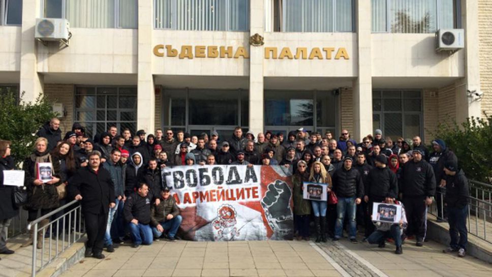 Освободиха и последния задържан фен на ЦСКА в Благоевград, голям протест пред Съда
