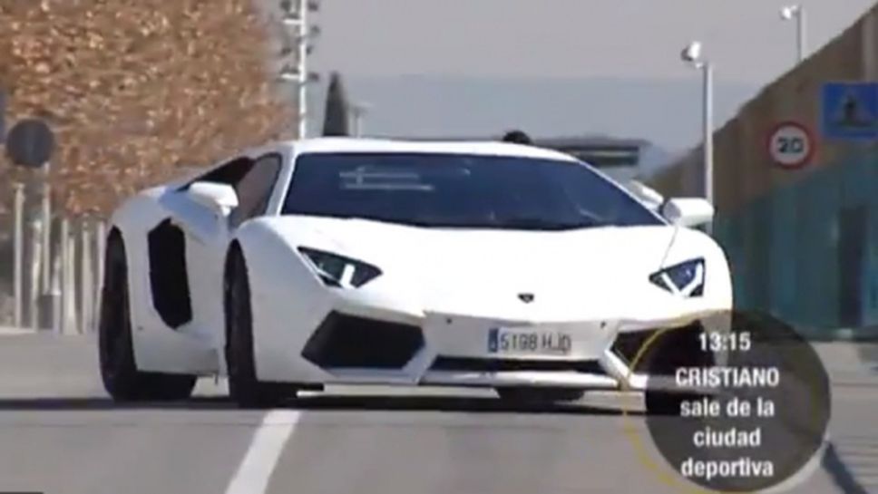 Кристиано с ново Lamborghini, Ирина си пуска топлес снимки