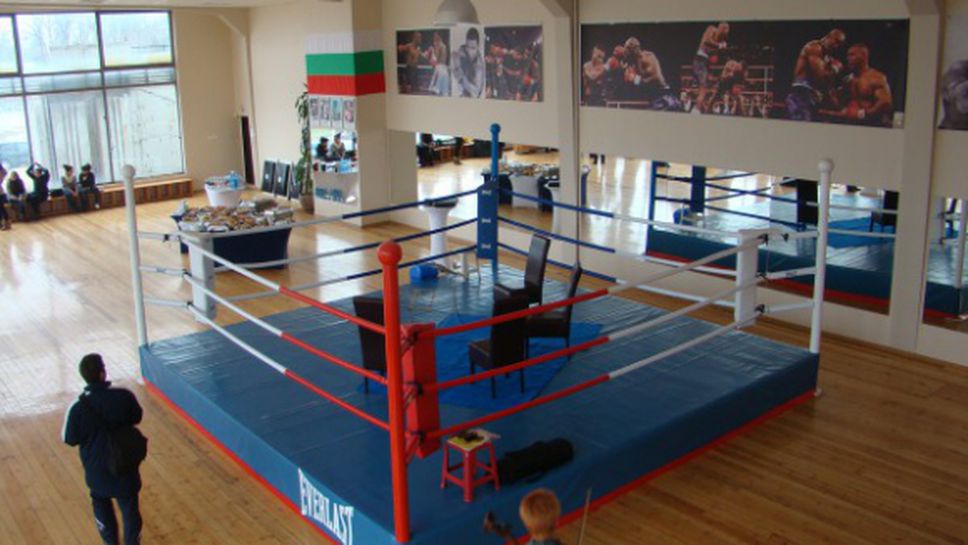 Боксьорите на Локо Пд вече тренират в обновена зала