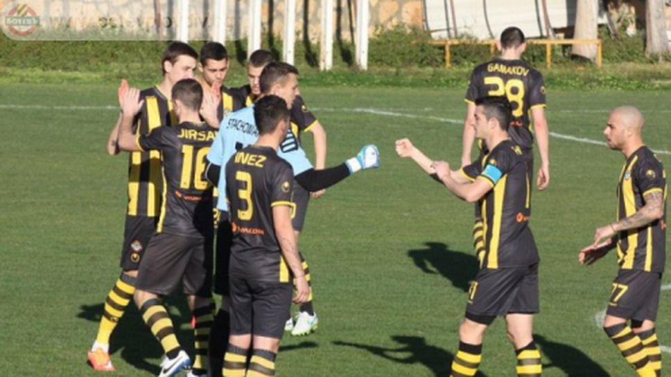 Ботев (Пловдив) падна с 0:2 от румънския Газ Метан в Анталия