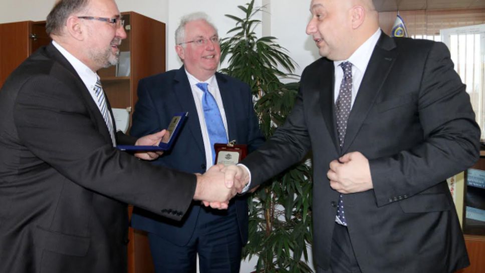 Министър Кралев се срещна с шефовете на  европейския кану-каяк