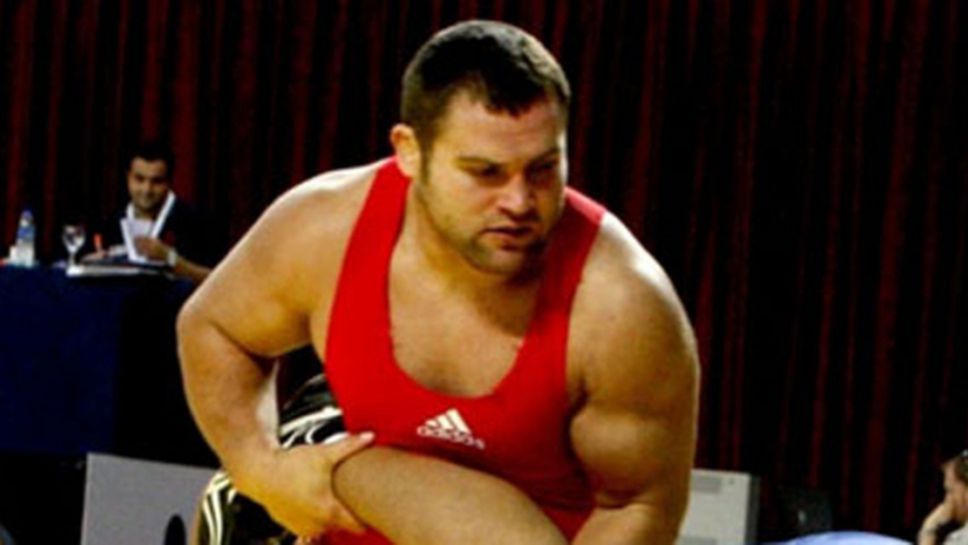 Препълнена зала посрещна българските борци в Иран