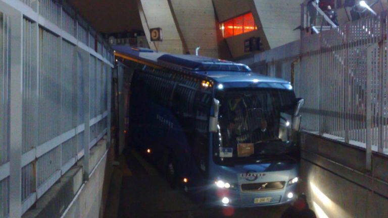 Проблем с автобуса на Челси преди двубоя с ПСЖ