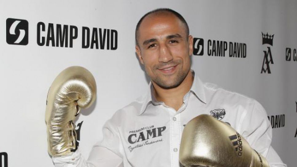 Артур Абрахам си защити световната титла